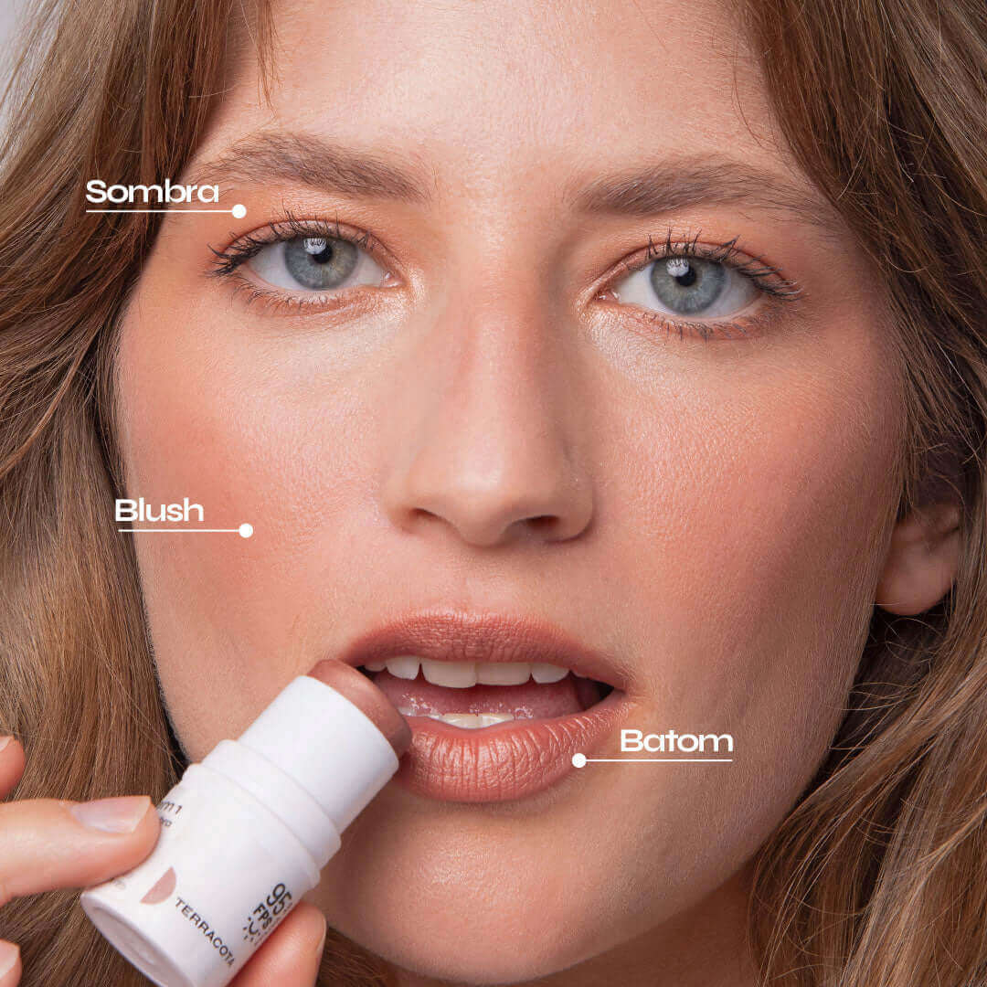 Bastão 3 em 1 Blush, Batom e Sombra FPS 95 Experimente o Blush Stick da Ollie. FPS 95, FPUVA 40, vitamina C e em cinco cores lindas e textura aveludada. Experimente praticidade com o Bastão 3 em 1 Ollie.