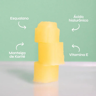 Nosso Hidratante labial possui vitamina E, ácido hialurônico, esqualano, manteiga de karité.