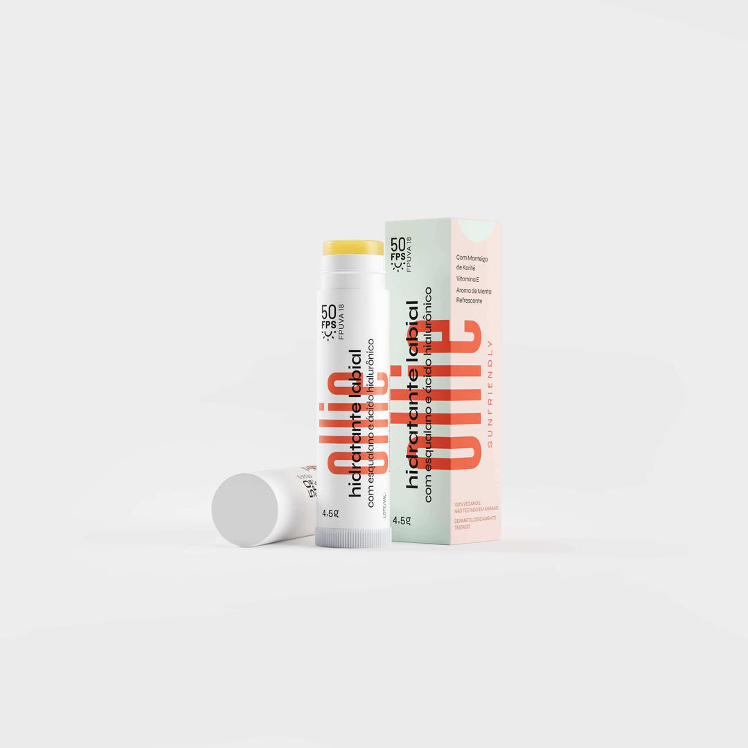 Hidratante Labial com FPS 50 Nosso Hidratante Labial hidrata, protege e repara. Com proteção de FPS 50 e FPUVA 18, com Ácido Hialurônico e Esqualano presentes na fórmula.