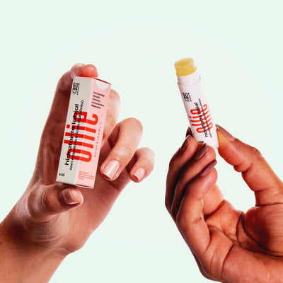 Hidratante Labial com FPS 50 Nosso Hidratante Labial hidrata, protege e repara. Com proteção de FPS 50 e FPUVA 18, com Ácido Hialurônico e Esqualano presentes na fórmula.